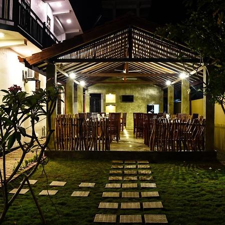 Aqua Glory Hotel Negombo Exterior foto