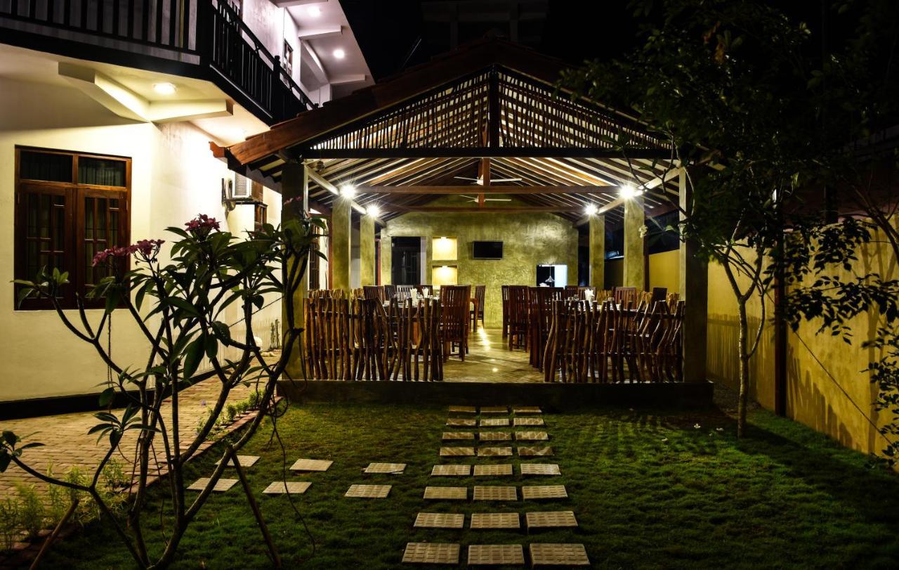 Aqua Glory Hotel Negombo Exterior foto